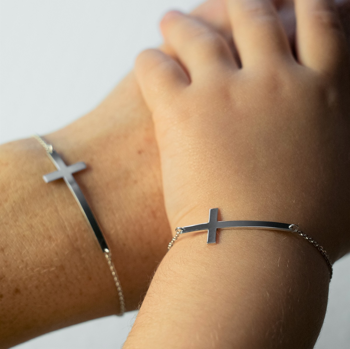 bracelets chaine croix arquées