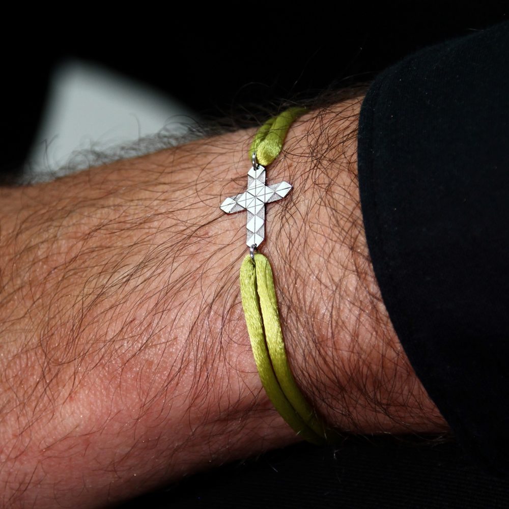 bracelet cordon croix facettes homme