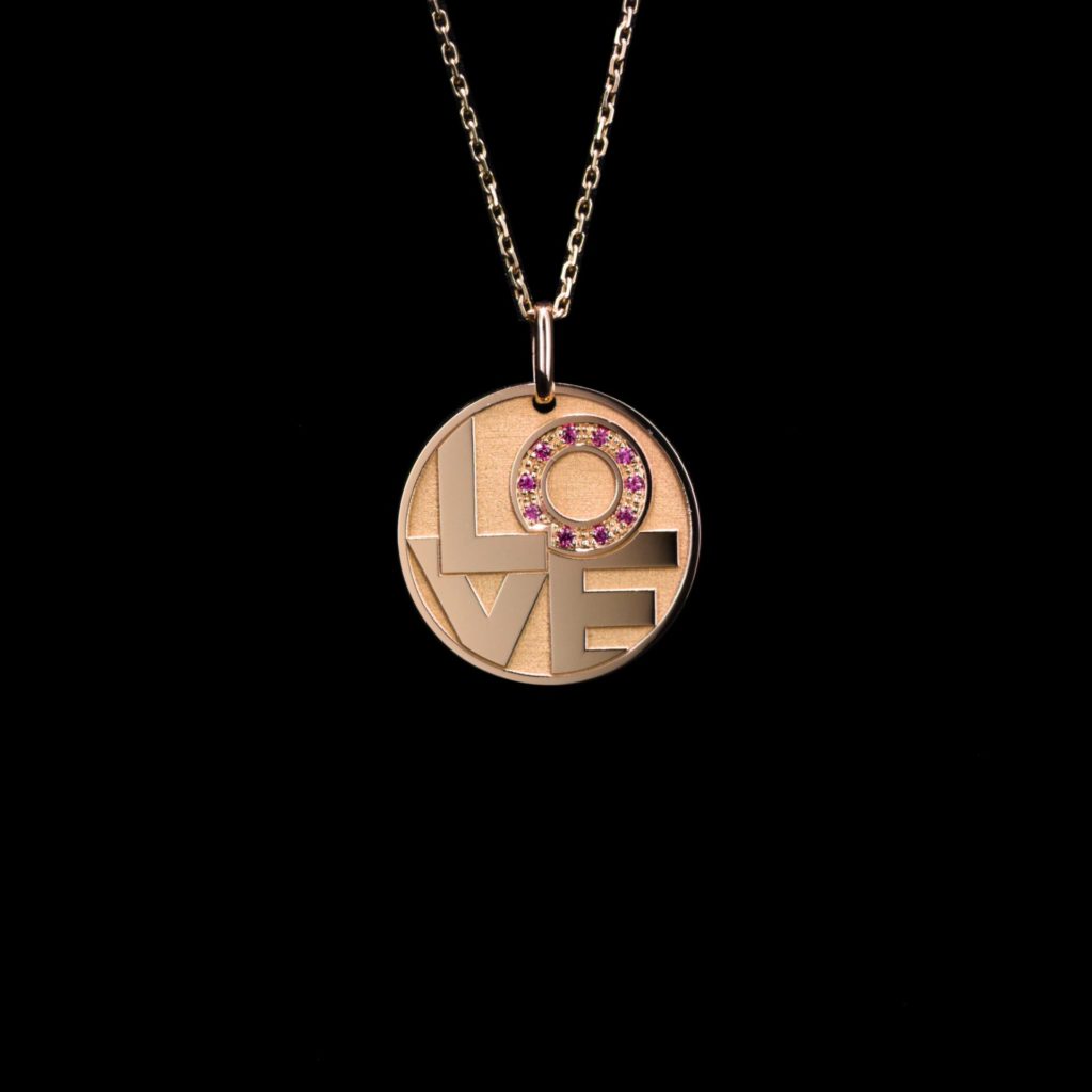 pendentif LOVE saphir rose or 18 carats en or rose de face