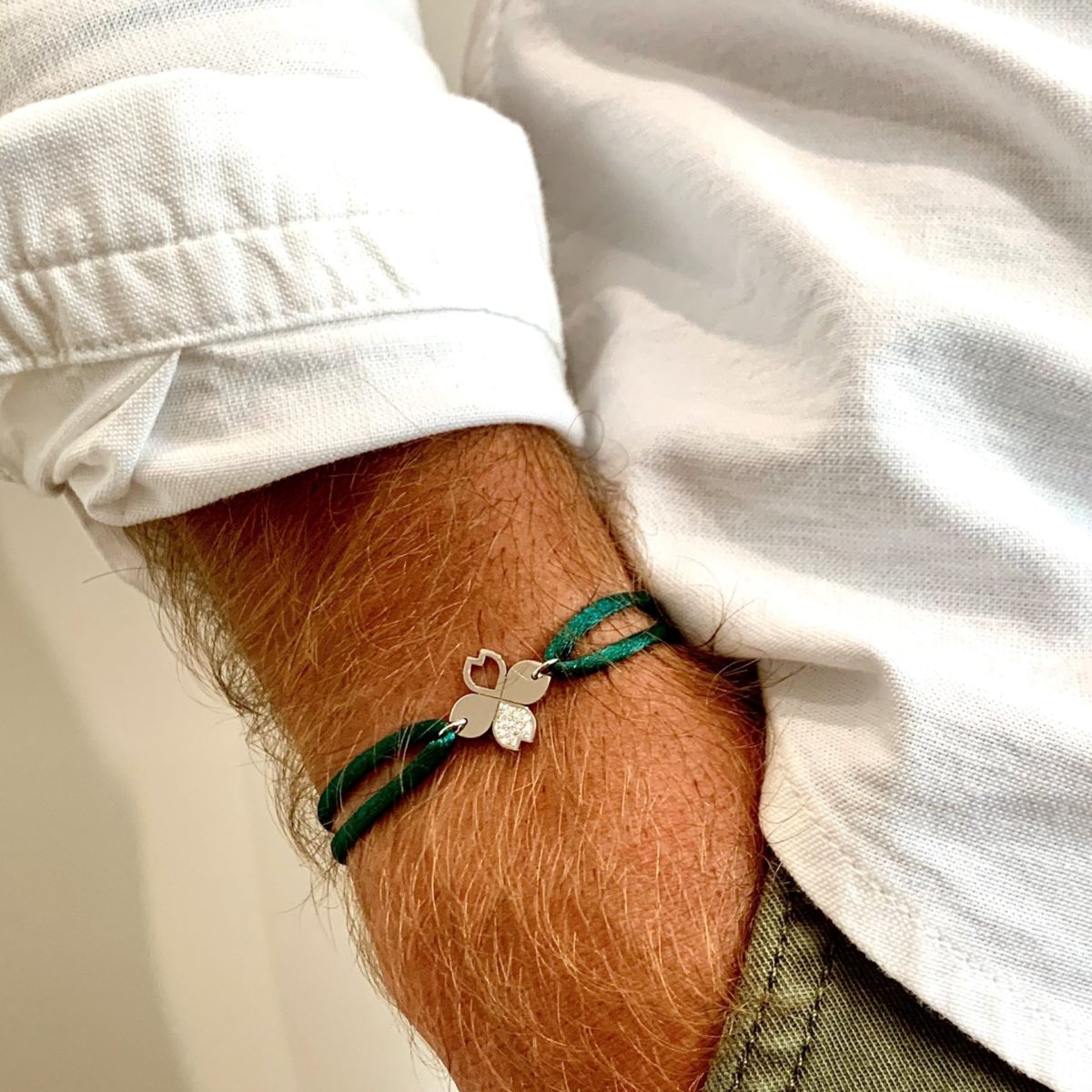 bracelet cordon trefle diamants en or 18 carats